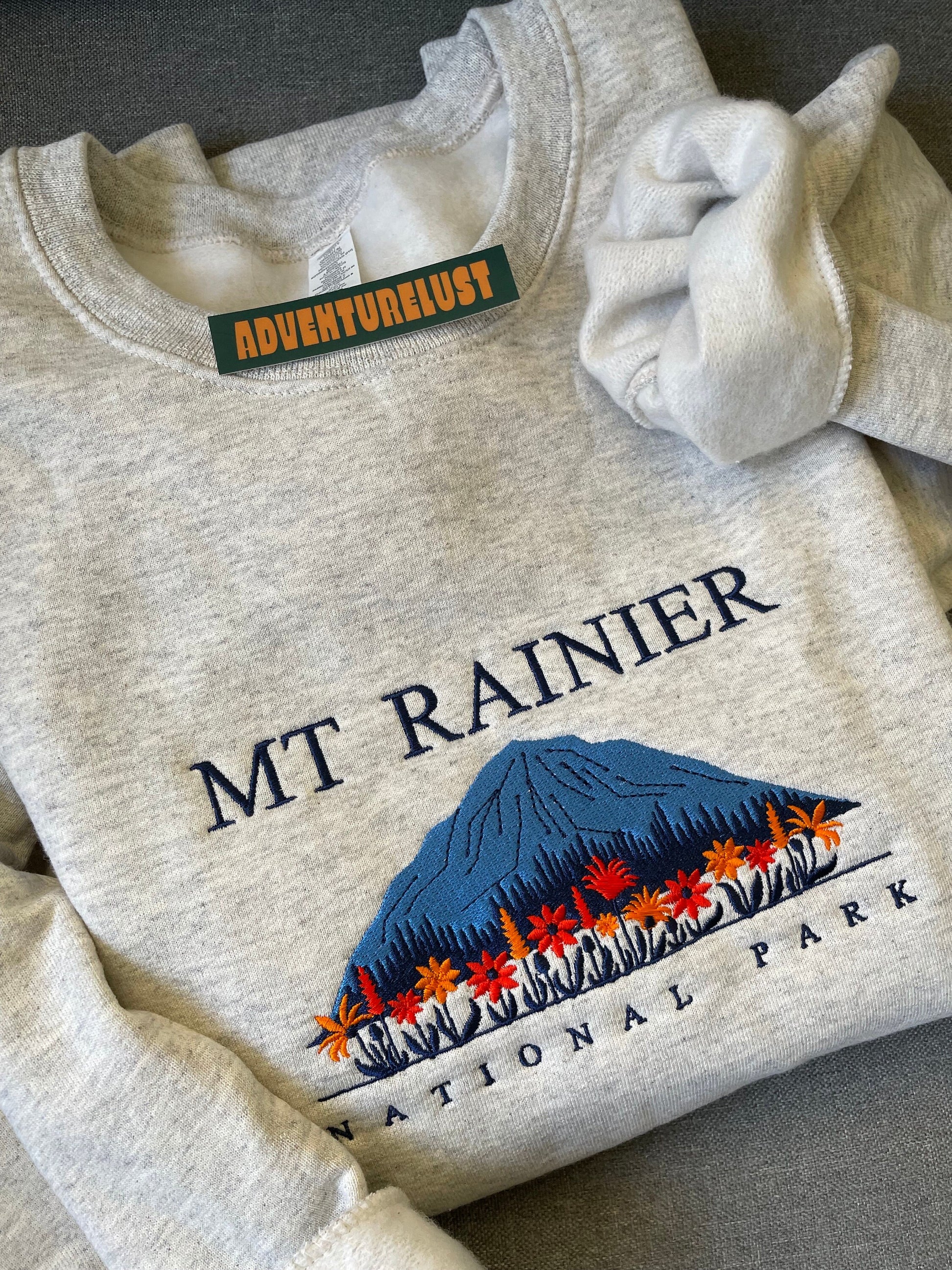 Embroidered mount rainier national park crewneck — Adventurelust