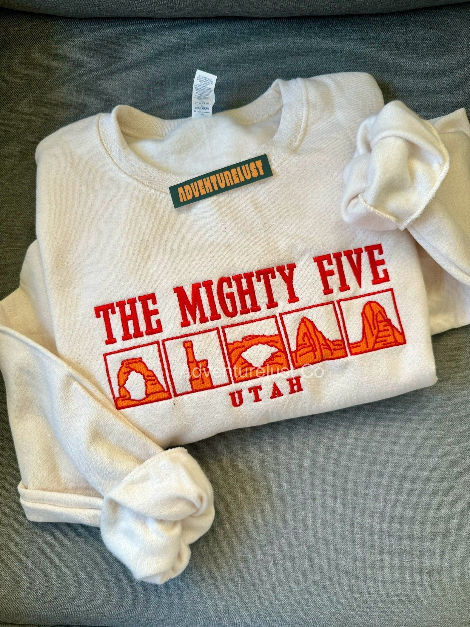 Embroidered the mighty five national parks utah crewneck — Adventurelust